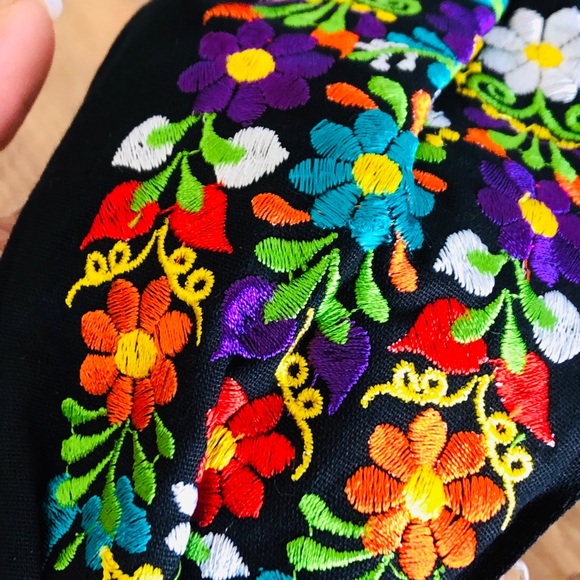 Mexican Embroidered Face Mask Floral Puebla Fiesta - Picture 4 of 6